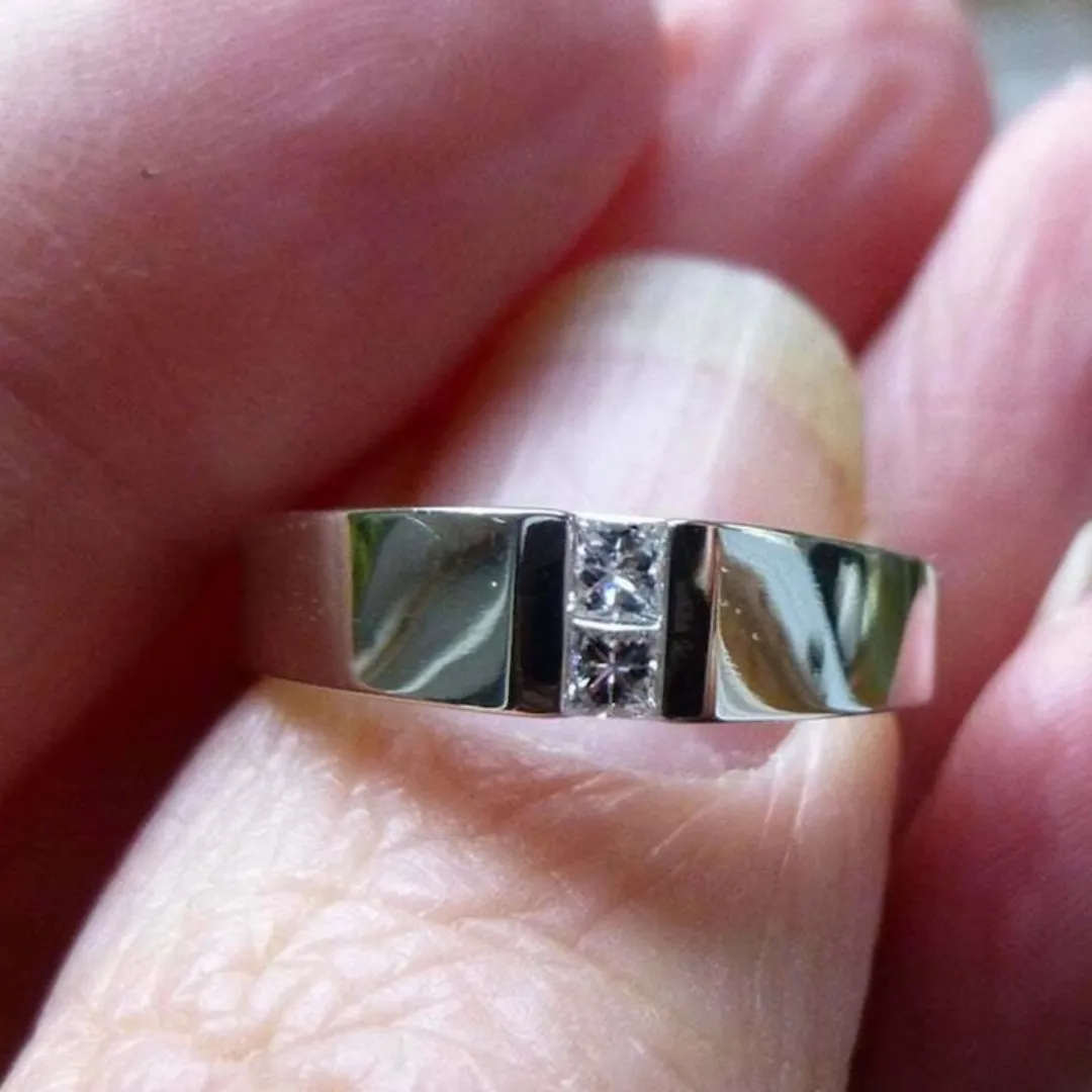 /public/photos/live/Princess Cut 2 Stones In The Centre Gents Ring 667 (1).webp